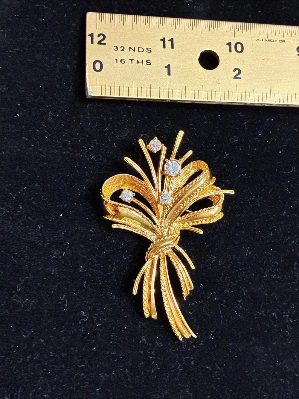 N/A elegant gold